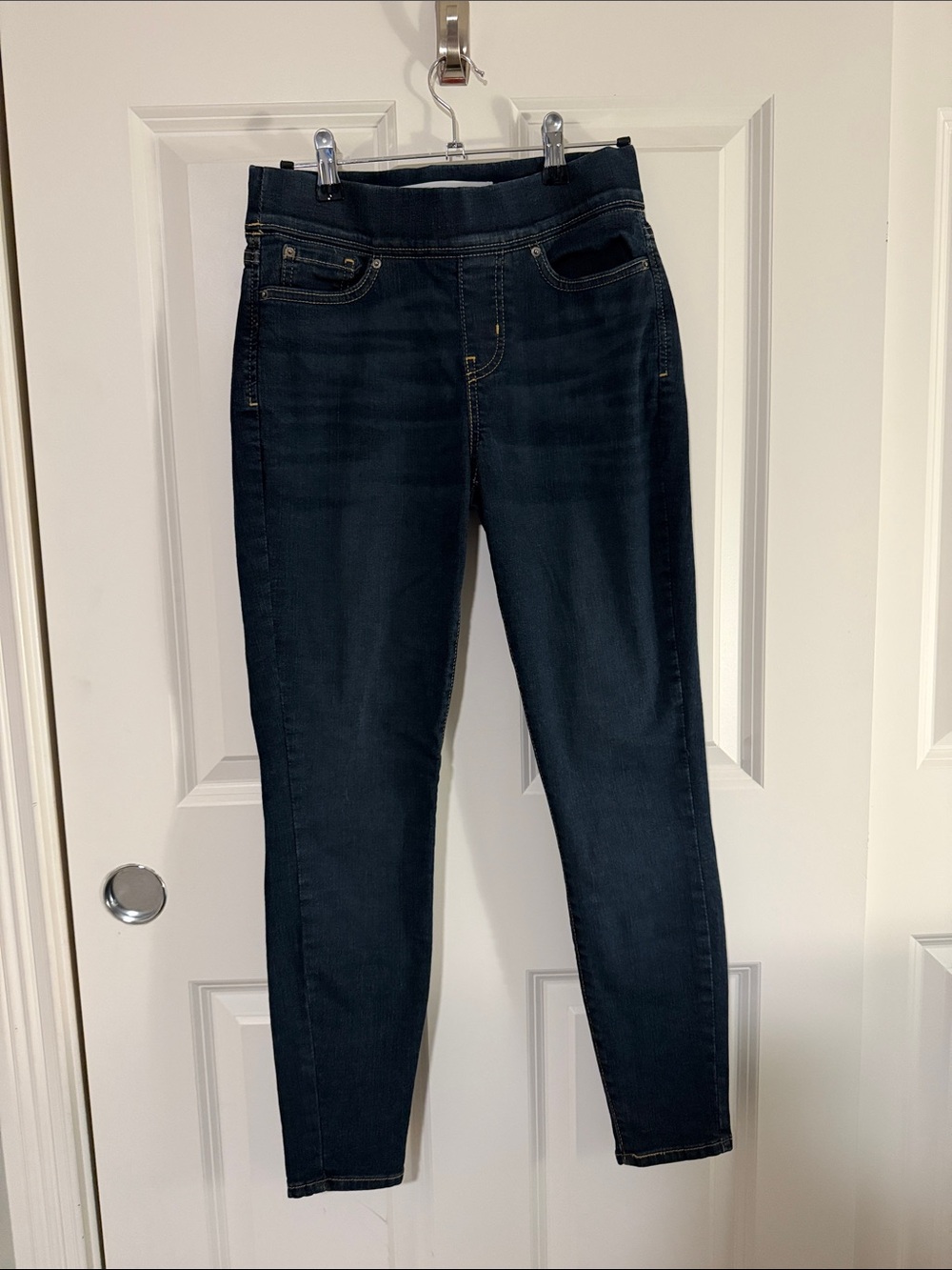 Levi's Pull On Skinny Totally Shaping Jeans in Dark Blue Indigo size 2S W26L28
